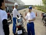 Motoros biztons�gi tippek: Helyes fel- �s lesz�ll�s r�szlet