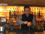 Champagne pezsg�kokt�l d�sz�t�se, narancs spir�l: Mixertanfolyam - 50. r�sz r�szlet